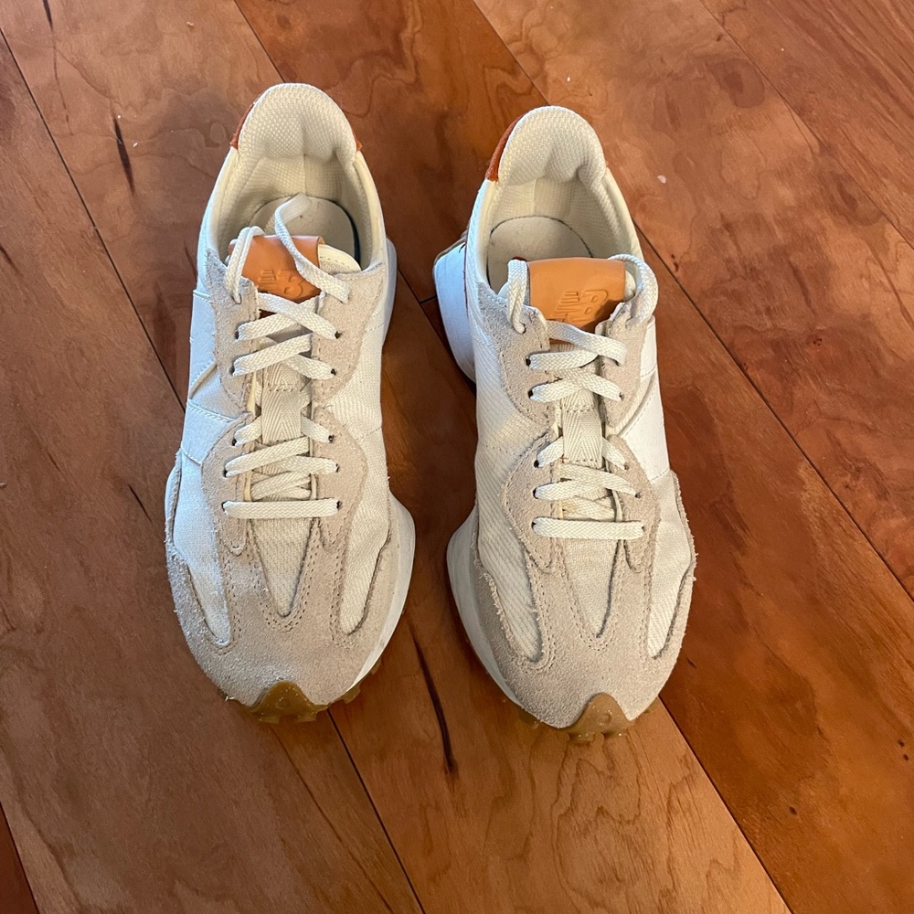 New Balance 327 Women’s Size 7